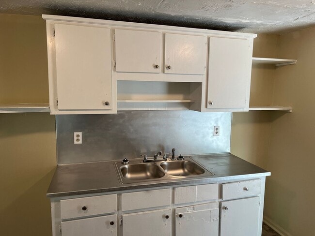 Building Photo - **AVAILABLE NOW**2 bedroom / 1 bathroom Duplex in Columbus, GA 31904***