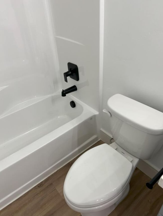 Building Photo - 288 E Center St