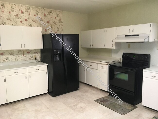 Building Photo - 4 Bedroom 2 Bath Farm House for Rent