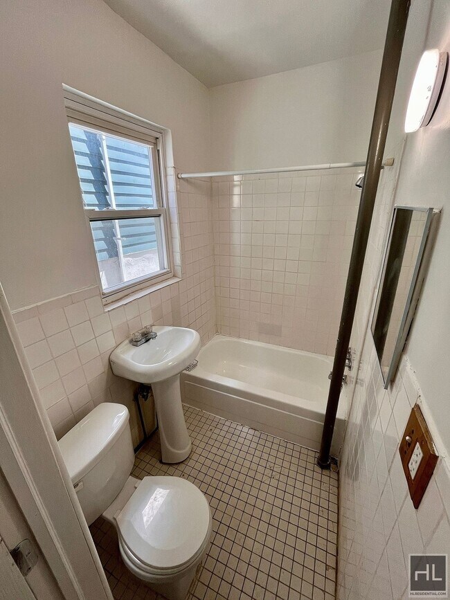 Building Photo - Oliver Avenue