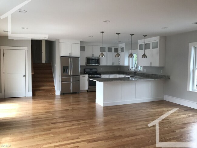 Building Photo - 5 br, 3 bath Duplex - 134 Parsons St 2