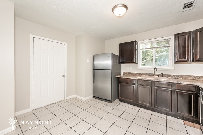 Building Photo - 3280 Canterbury Trail