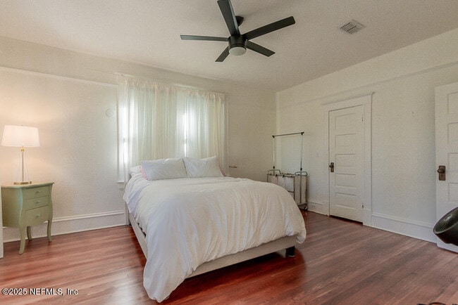 Building Photo - 1838 Silver St