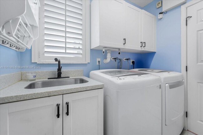 Building Photo - 5235 SW 171st Ave