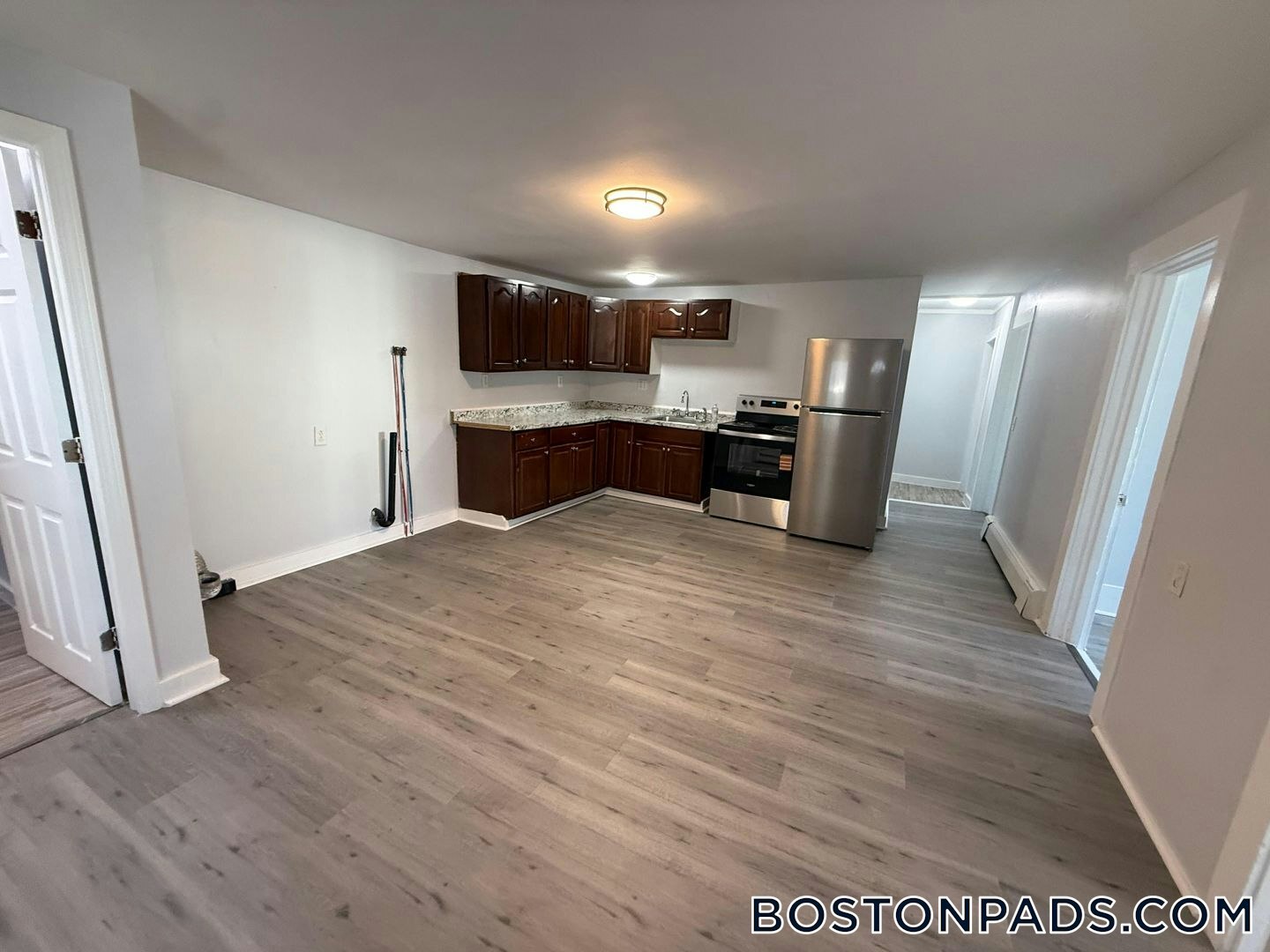 Building Photo - 573 Main St