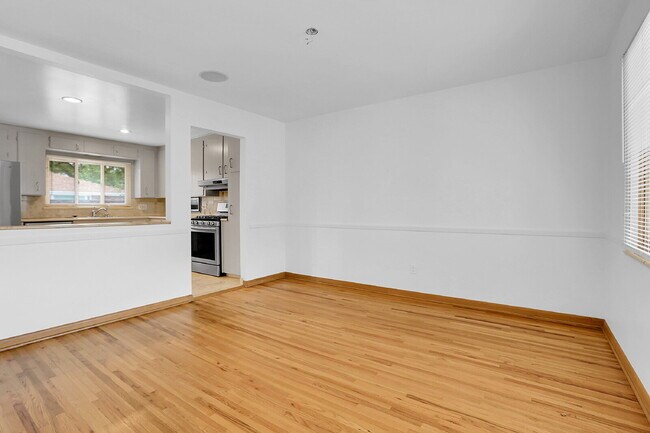 Building Photo - $3,000.00, 3 Bed, 3 Bath, Single Family Ho...