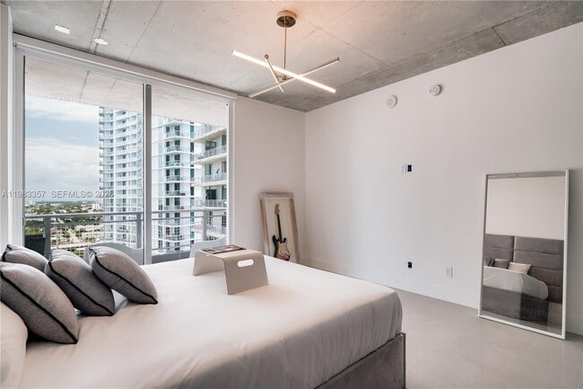 Building Photo - 690 SW 1st Ct