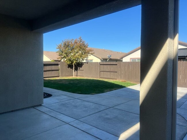 Building Photo - Charming Single-Story 3BR Home in Sacramento – $2,650, Utilities Included