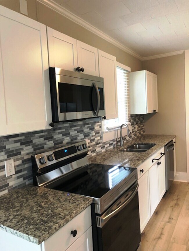 Building Photo - 3022 School St