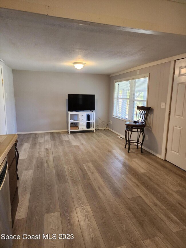 Building Photo - 388 Mac Arthur Cir-