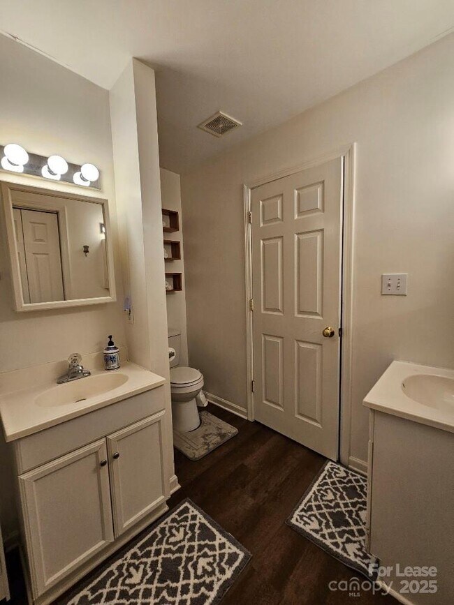 Building Photo - 336 Lutz Ave