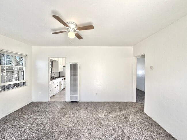 Building Photo - 4826-4832 Del Mar Avenue