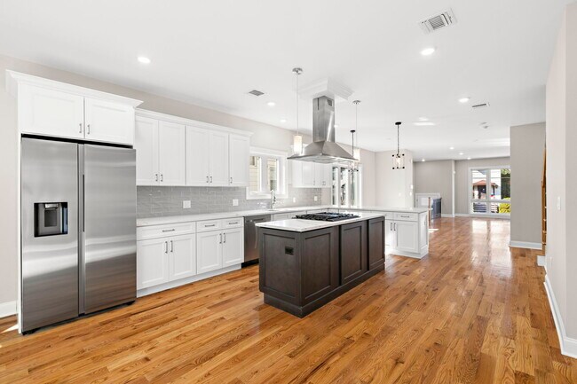 Building Photo - 780 Edgewood Ln