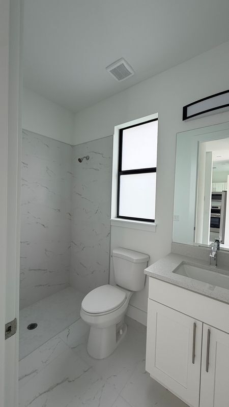 Building Photo - 1105 Dean St E