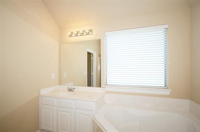 Building Photo - 907 Mustang Ridge Dr