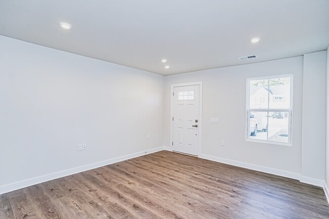 Building Photo - 513 Roan Creek Trl