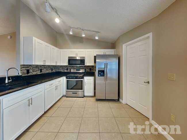 Building Photo - 6708 Shepherd Oaks St