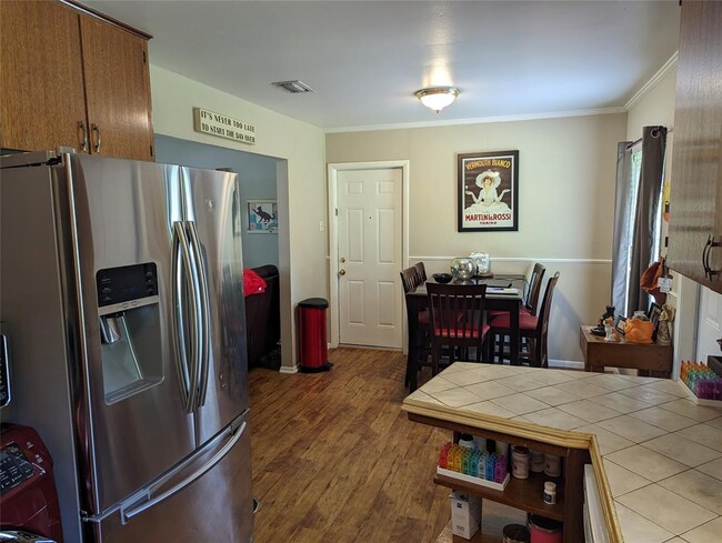 Building Photo - 1514 Glencrest Dr