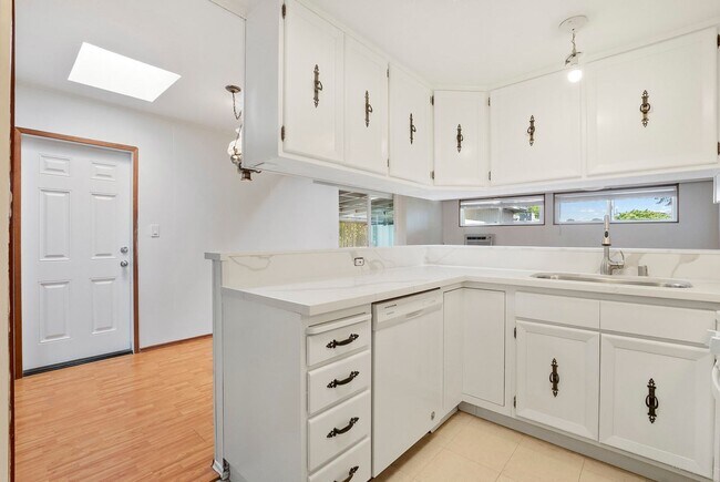 Building Photo - Large 3 Bedroom 2 Bathroom House in La Mesa!