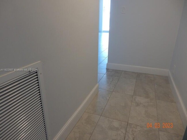 Building Photo - 400 N Surf Rd