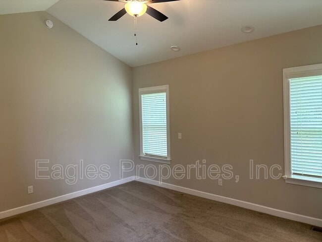 Building Photo - 106 Hawk Pl