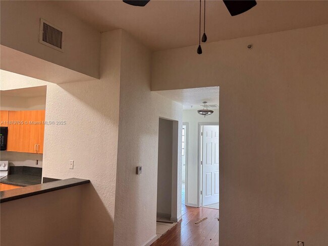 Building Photo - 2851 Riverside Dr