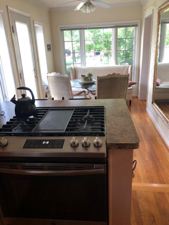 Breakfast nook - 549 Woodview Dr