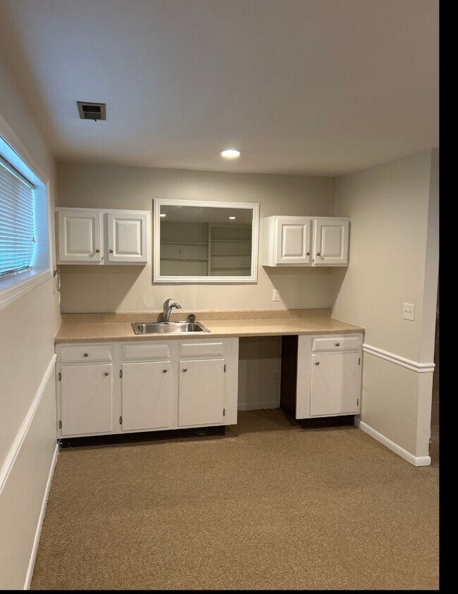 Building Photo - 1130 Heathshire Dr