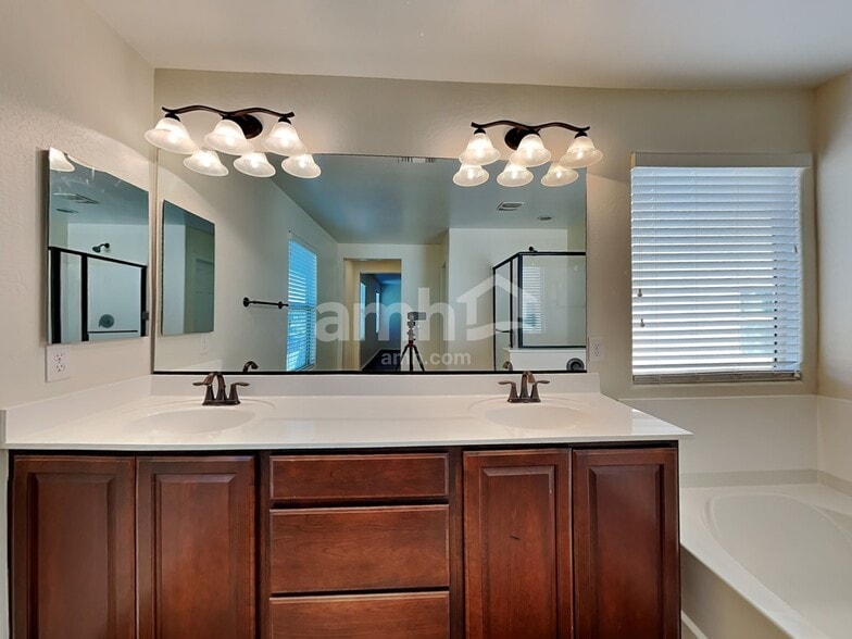 Building Photo - 12119 W Range Mule Dr