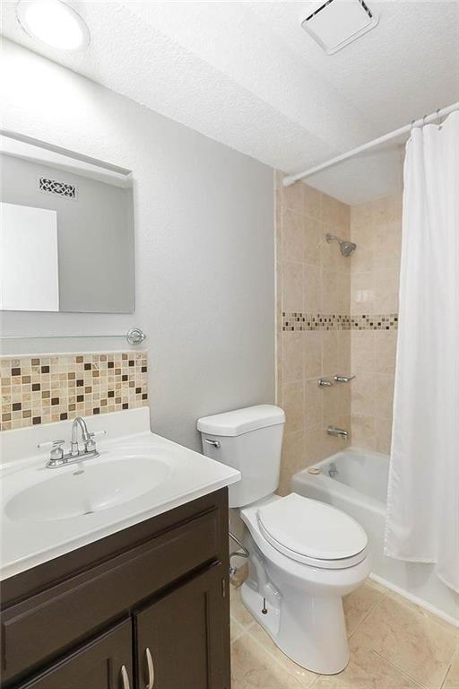 Building Photo - 1425 Martway Cir