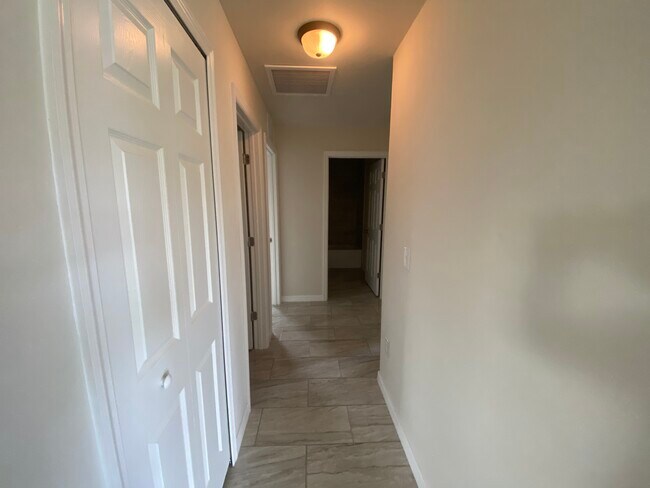 Building Photo - 29 SE 15th Ave