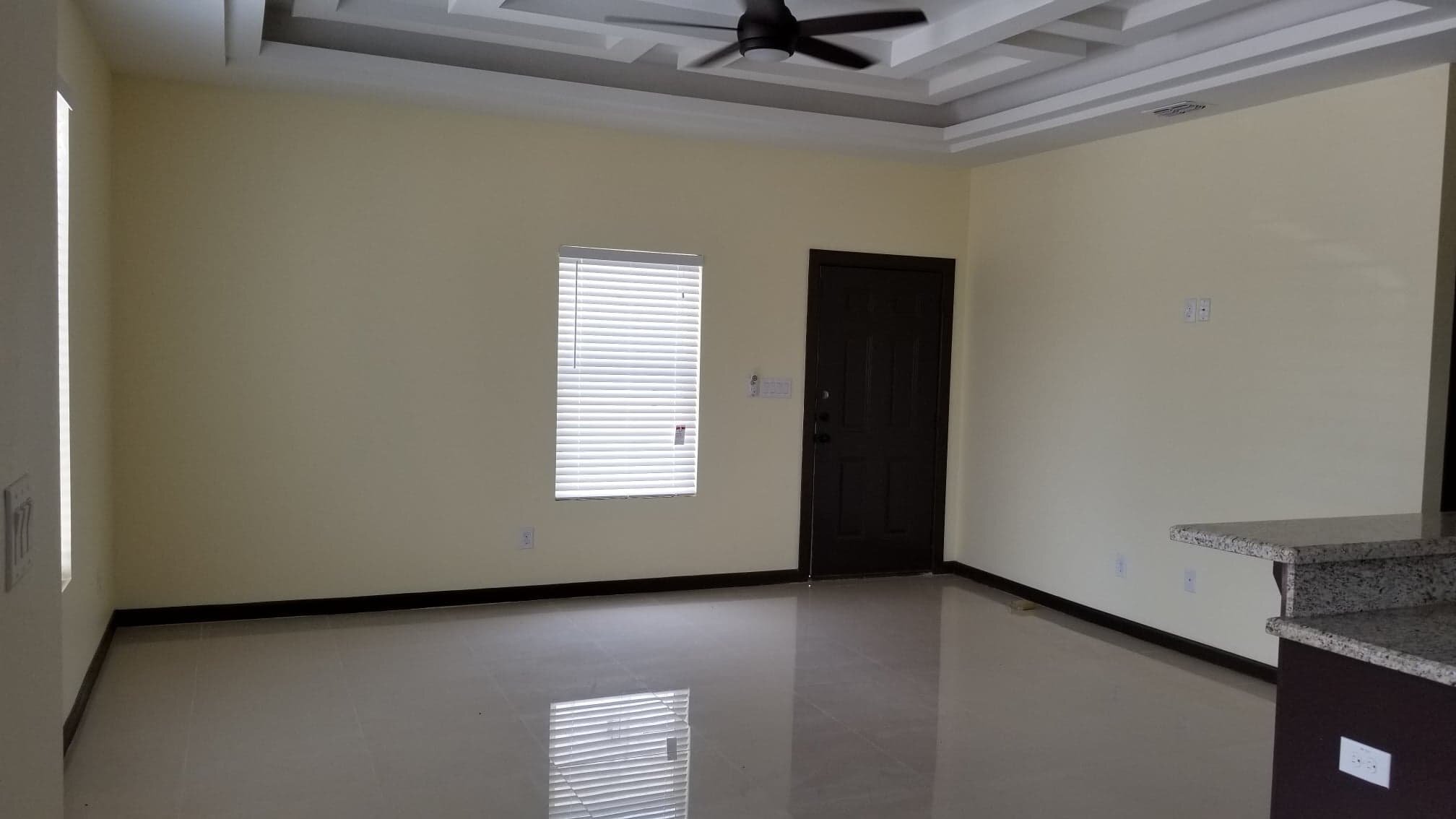 Building Photo - 709 E La Cantera Ave