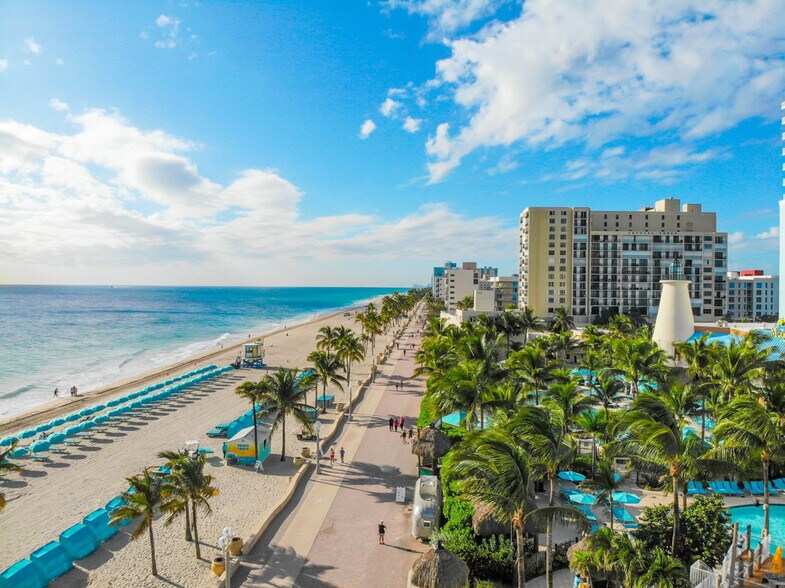 Building Photo - 338 Van Buren St