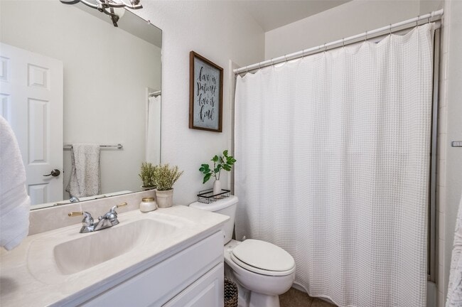 Building Photo - 3523 Lincoln Dr