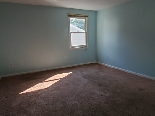 Building Photo - 118 Montclair Ave