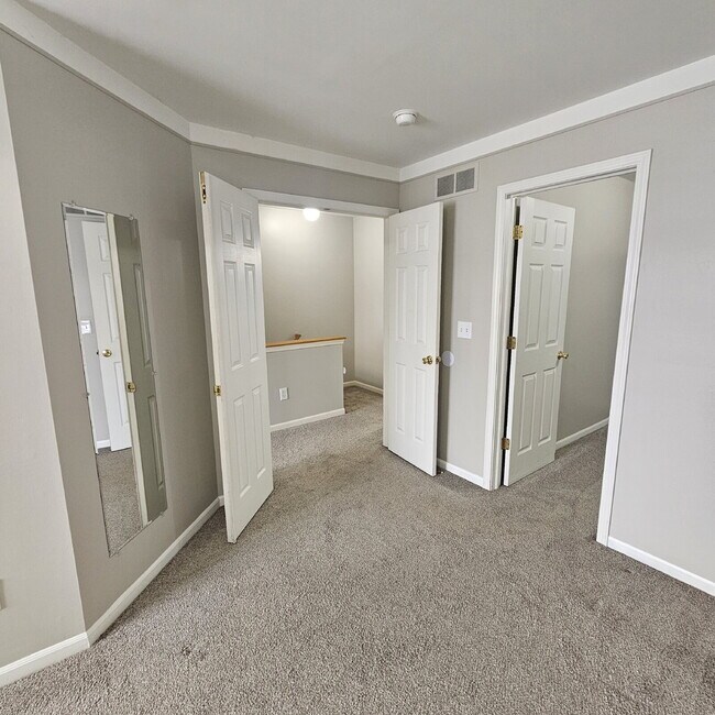 Building Photo - 2 Bedroom, 1.5 Bath Townhouse w/ Garage & Huge Master Bedroom. Full Sized Washer & Dryer In Unit.