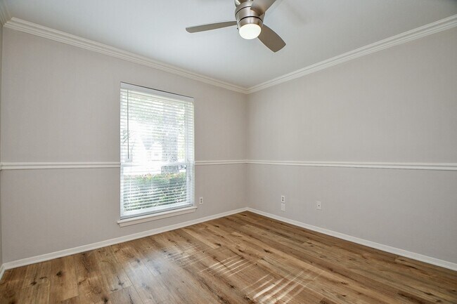 Building Photo - 10706 Inwood Dr