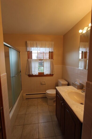 Building Photo - 122 Batterson Dr