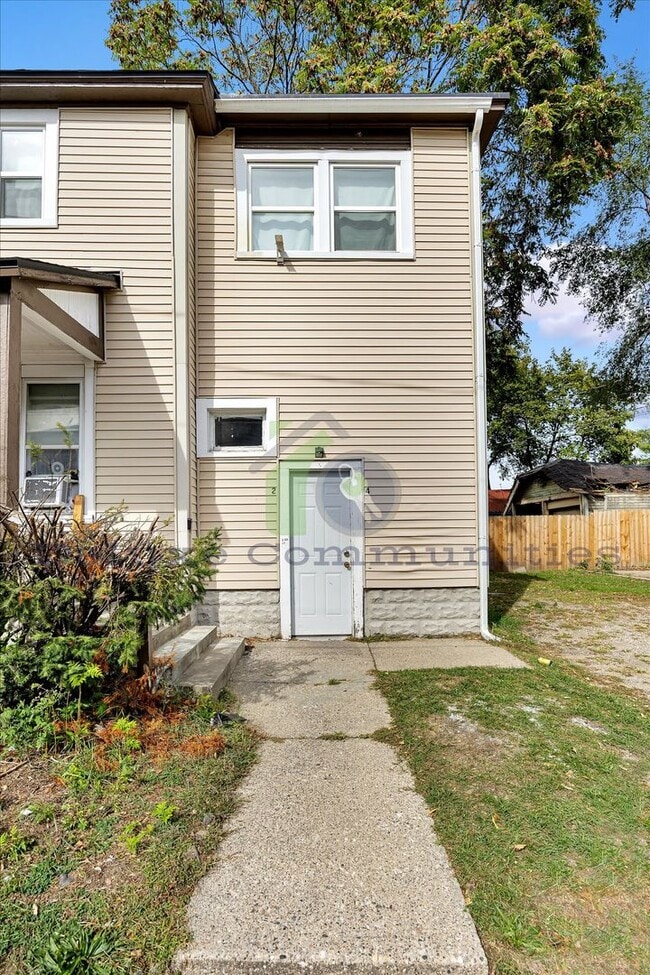 Building Photo - Charming 1 Bedroom with Natural Light & Basement Laundry