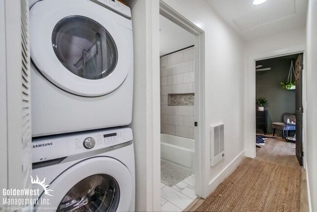 Building Photo - Beautifully Remodeled 4Bdm 2Ba Home with Detached Room/Gym Home in Talmadge Neighborhood.
