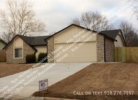 Building Photo - 712 W Vicksburg St