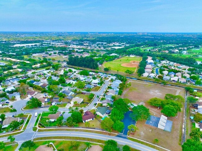 Building Photo - 104 Lakewood Dr