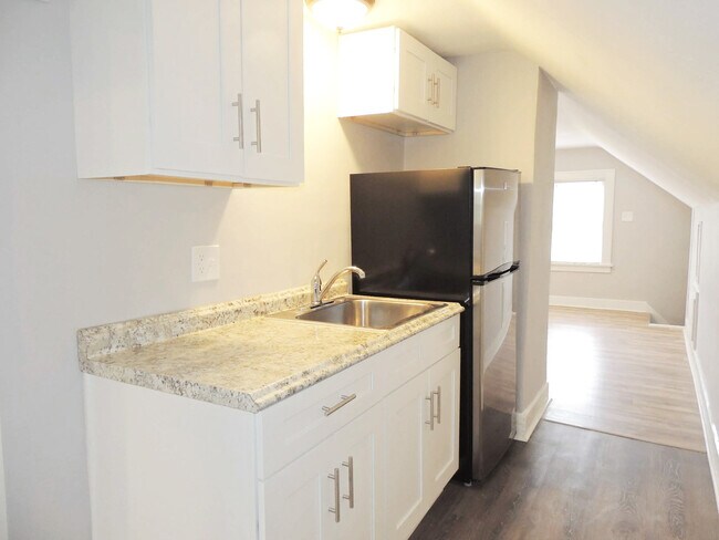 Building Photo - 2803 Avondale Ave