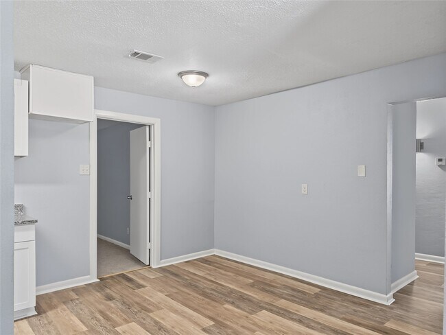 Building Photo - 5427 Willow Glen Dr