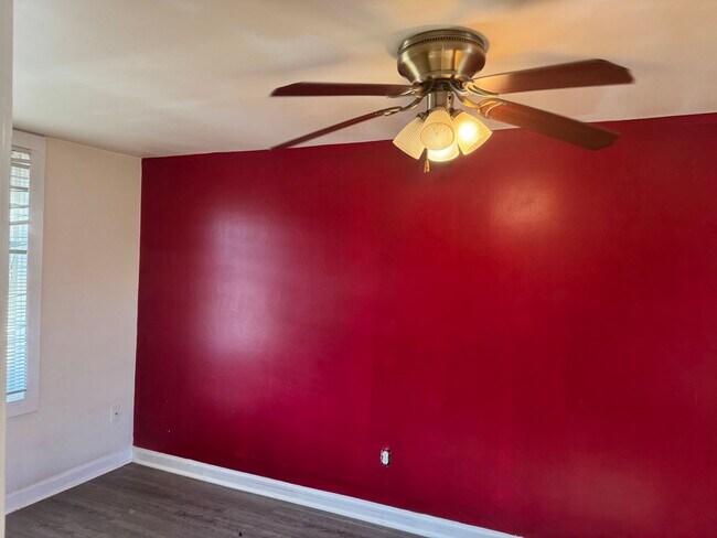 Building Photo - 9421 Peachtree St