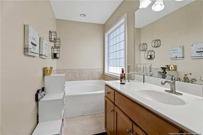 Building Photo - 717 Lenoir Dr