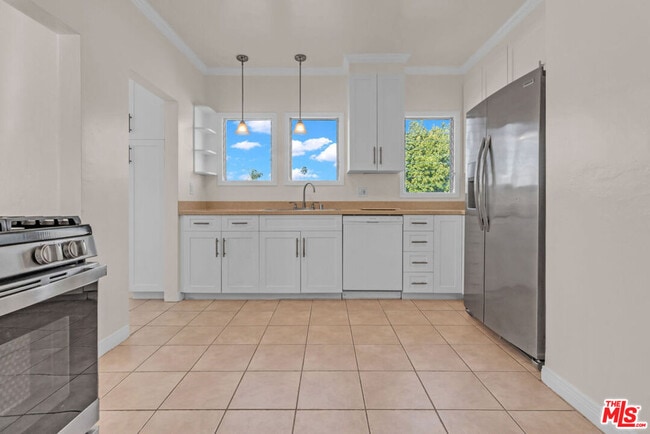 Building Photo - 6627 W 6th St