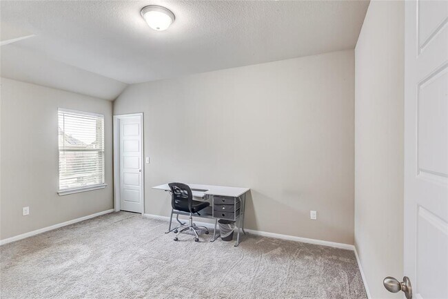 Building Photo - 405 Millard St