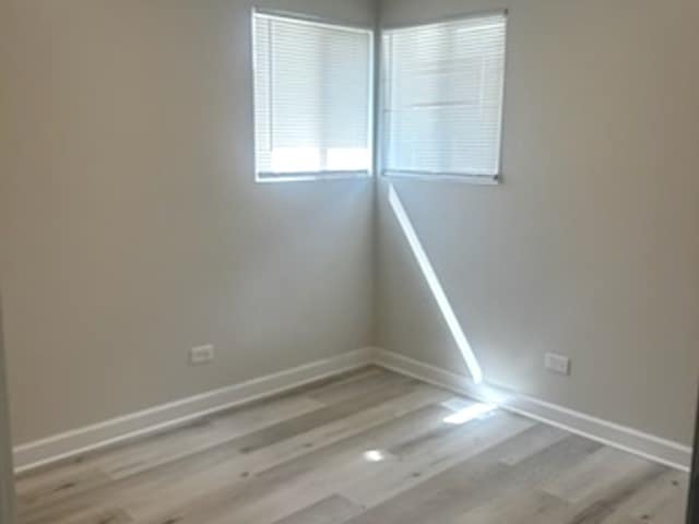 Building Photo - 219 E 89th Pl