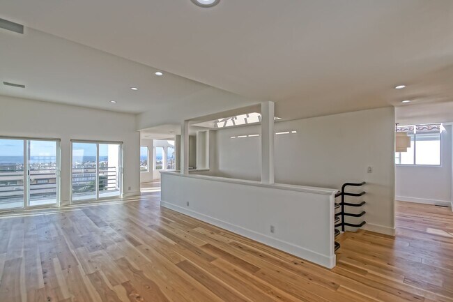 Building Photo - Beautifully Remodeled, 4BR4.5BA Hill Section Home w/ Amazing Panoramic Ocean Views, 3 Decks, Atri...